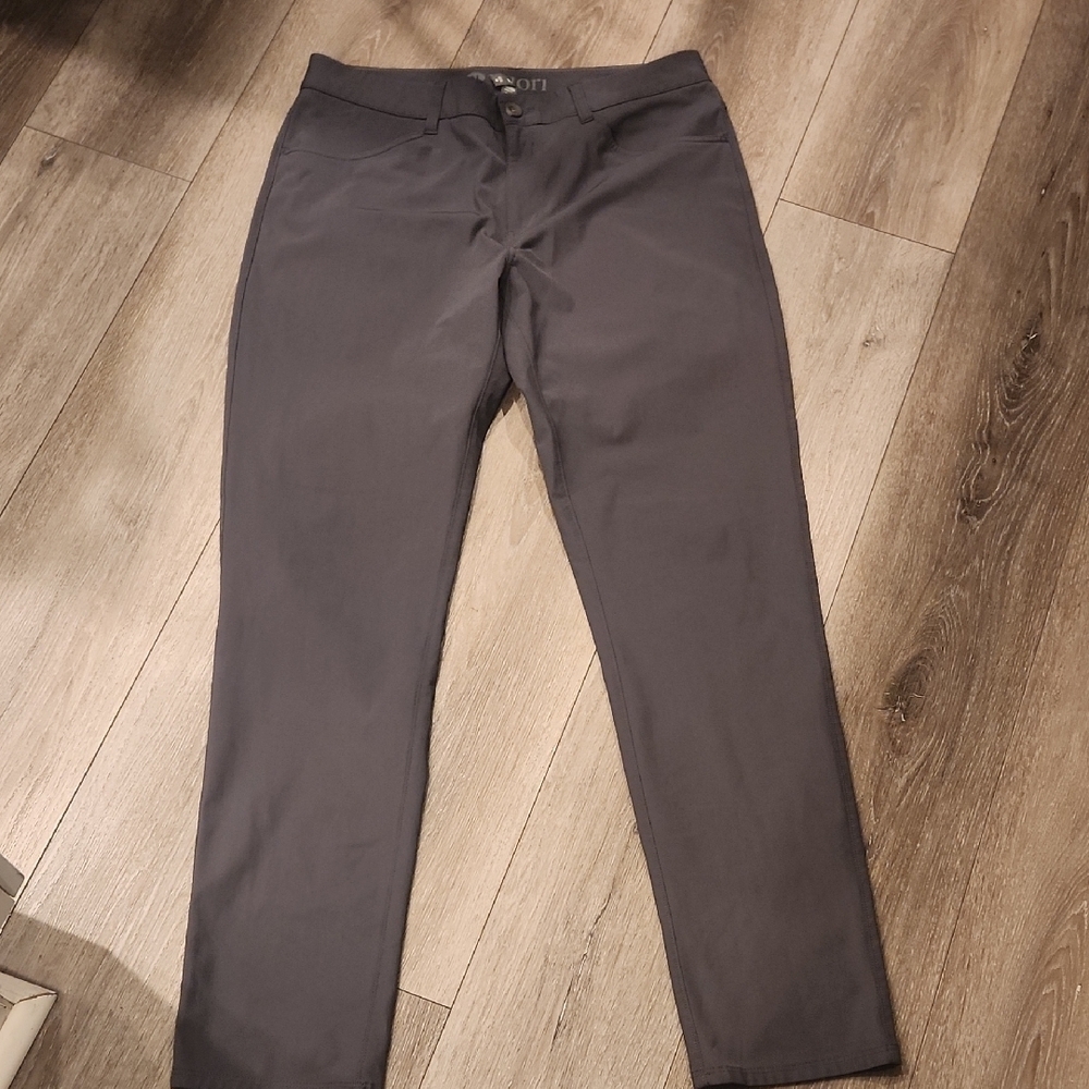 Vuori Men's Chinos in Charcoal Gray